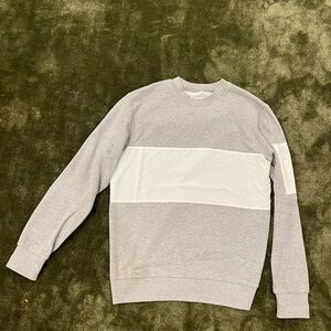 Alo Yoga Mens Crewneck Fleece Lined Pullover Gray and White Size Medium